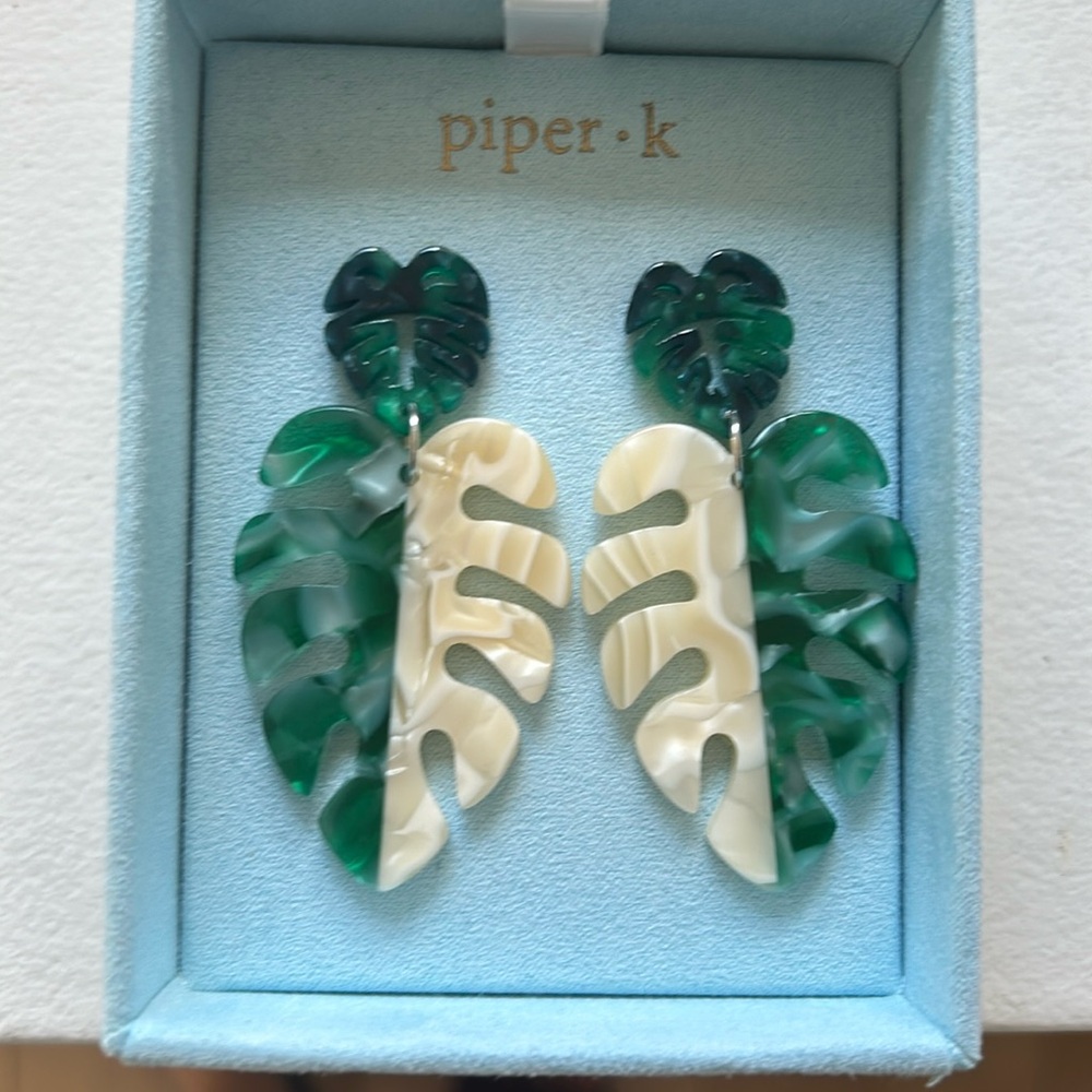 FLASH SALE 🔥 Flower Monsterra Earrings